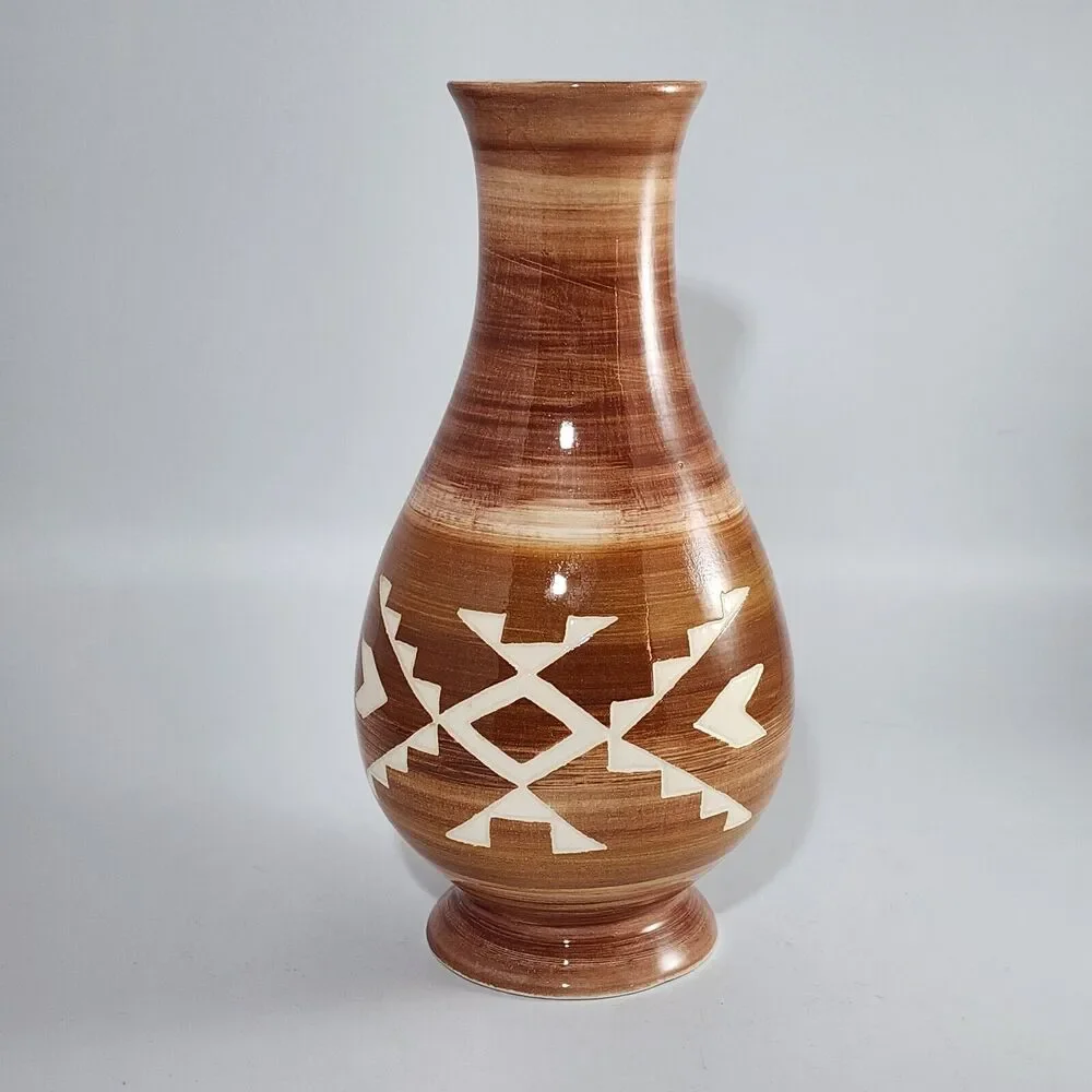 Vintage Native American Brown Etched Vase Bertha Crow Dog 1976